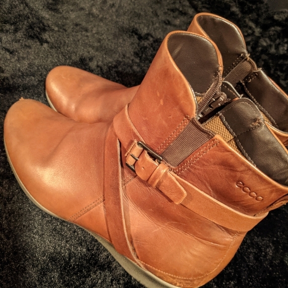 ECCO Women's Brown Leather Boots - Picture 1 of 4